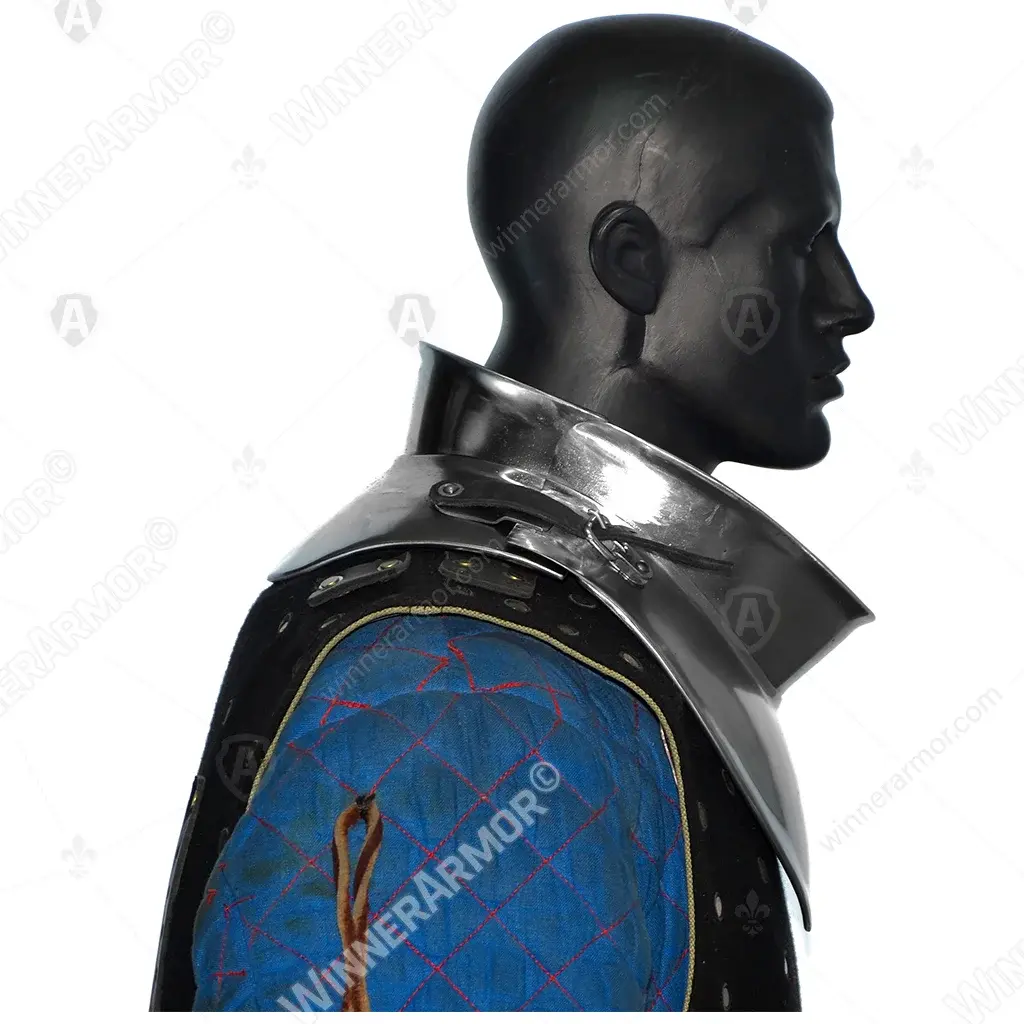 Knight’s plate gorget