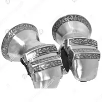 Knight’s gauntlets with etching