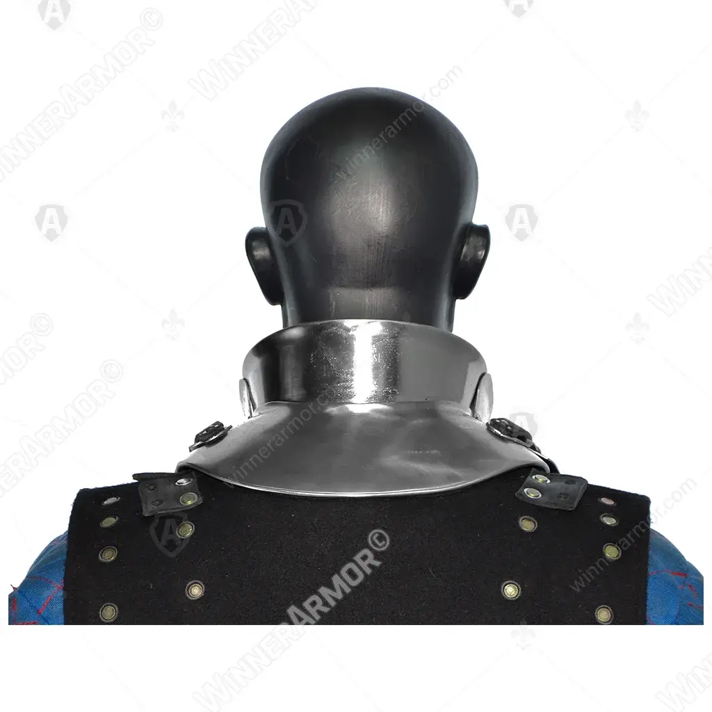 Knight’s plate gorget