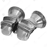 Knight’s gauntlets with etching