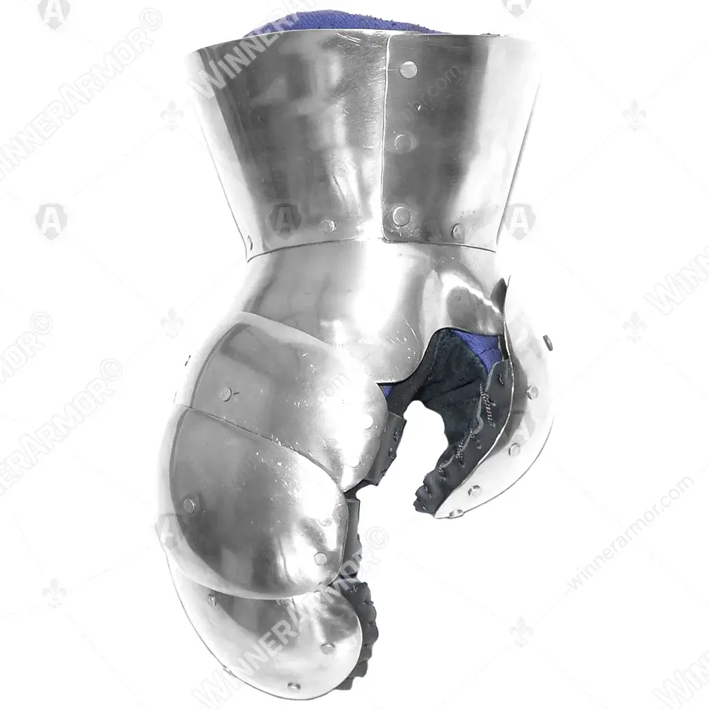 Lightweight protective gauntlet