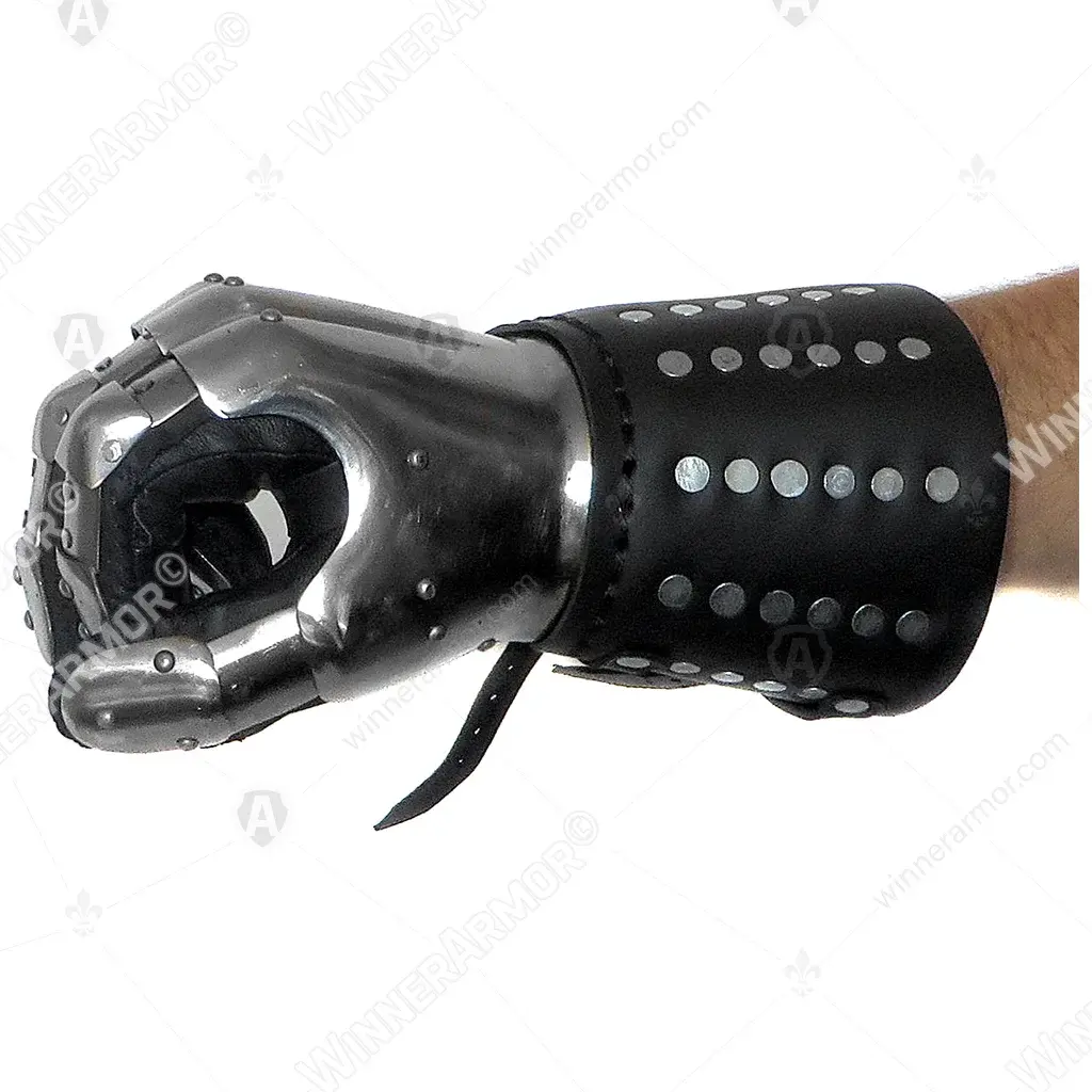 Hourglass with brigante gaiter